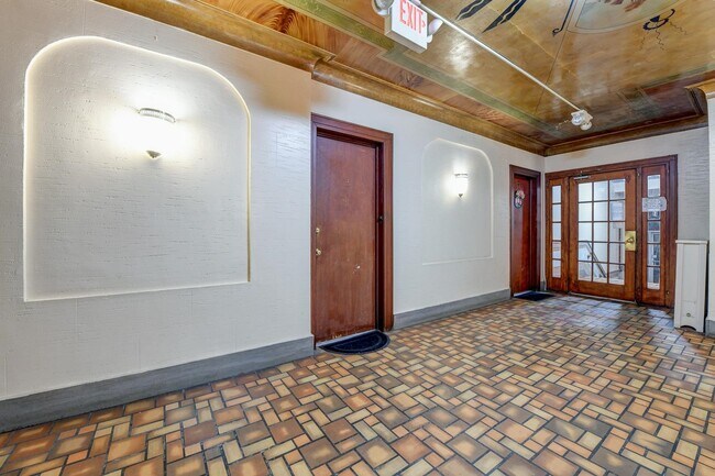 Building Photo - 901 Grand Ave