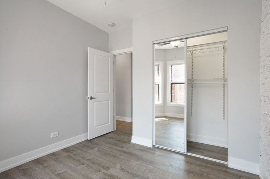 Building Photo - 1712 W Juneway Ter