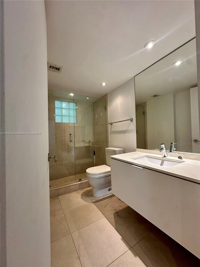 Building Photo - 9156 Collins Ave
