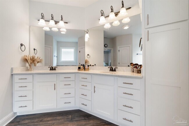 Building Photo - 4807 Foxtail Palm Dr