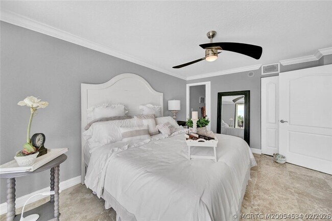 Building Photo - 10680 S Ocean Dr