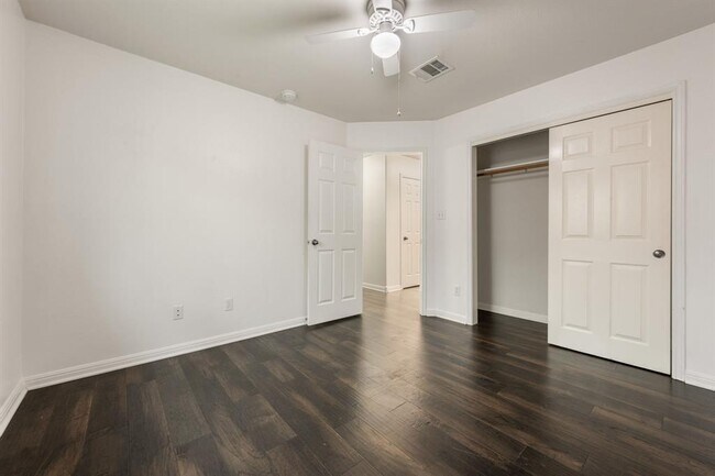 Building Photo - 8113 Campeche Bay Pl