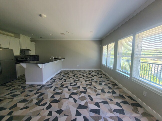 Building Photo - 501 E Davis St