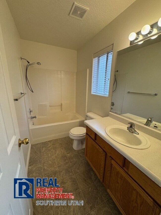 Building Photo - 628 W Evans Ridge Cir