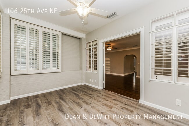 Building Photo - 106 25th Ave NE