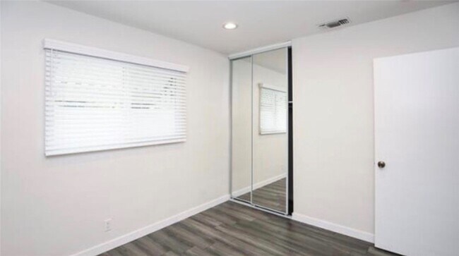 Building Photo - 10920 Mather Ave