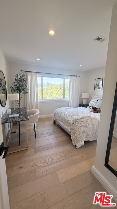 Building Photo - 987 Brookview Ave