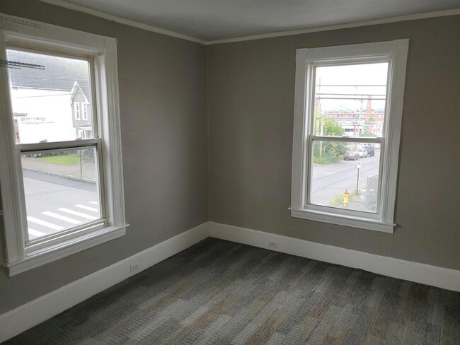 Building Photo - 199 Wilson St