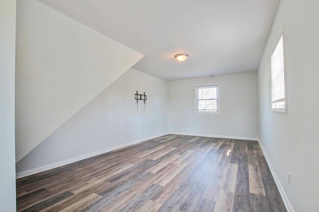 Building Photo - 605 Michigan Ct