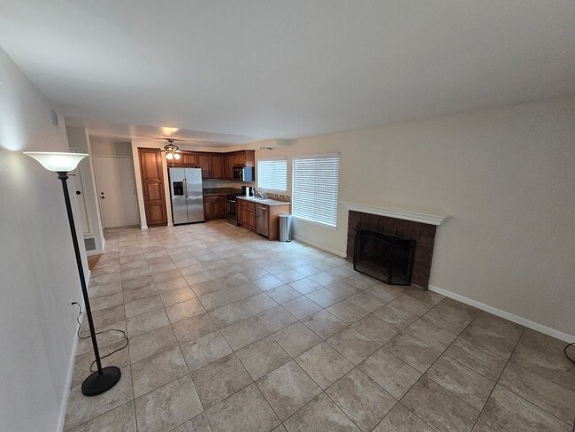 Building Photo - Lovely 3 Bedroom Home in Walnut