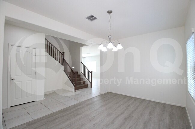Building Photo - 1819 W Bonanza Dr