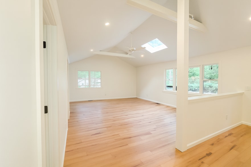 Building Photo - 258 N Country Rd