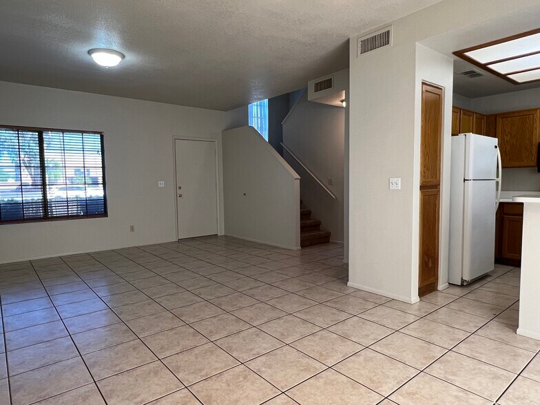 Building Photo - 2986 N Oregon St