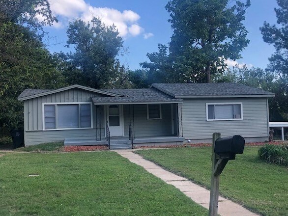 Building Photo - 8719 S Vandalia Ave