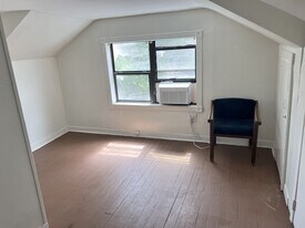 Building Photo - 2006 Grace St