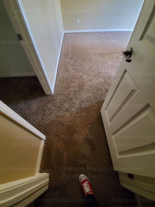 Building Photo - Spacious 4 bedroom 2 bathroom home