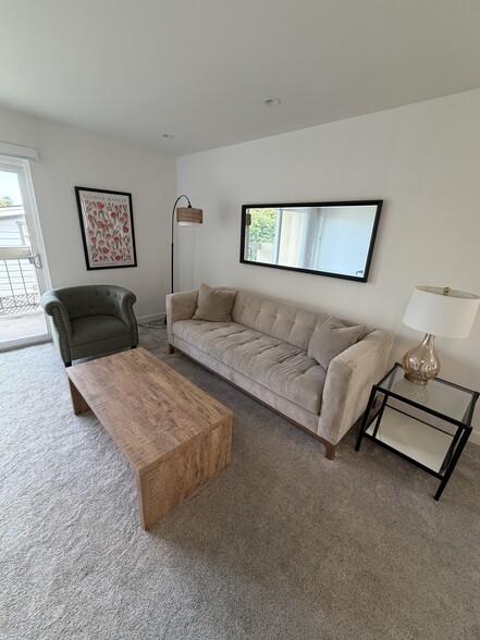 Living Room - 828 N El Camino Real