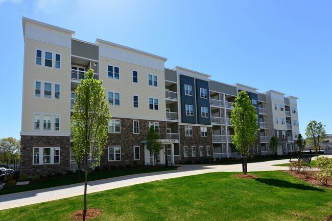 Building Photo - 130 University Ave