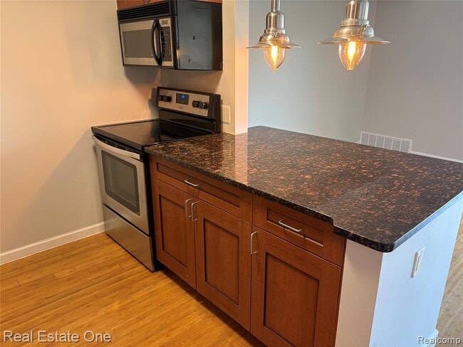 Building Photo - 2830 Davison Ave