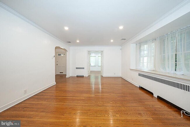 Building Photo - 714 Greythorne Rd