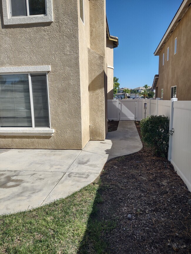 Building Photo - 40543 Chantemar Way