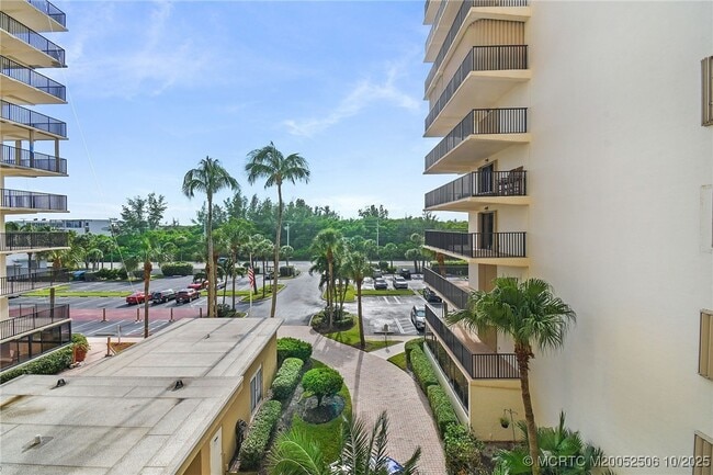 Building Photo - 10044 S Ocean Dr