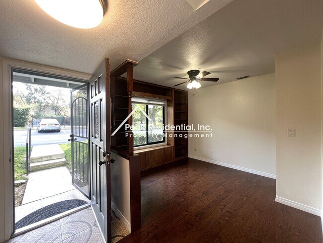 Building Photo - Wonderful 2bd/2ba Citrus Heights Condo with 2 Car Garage!