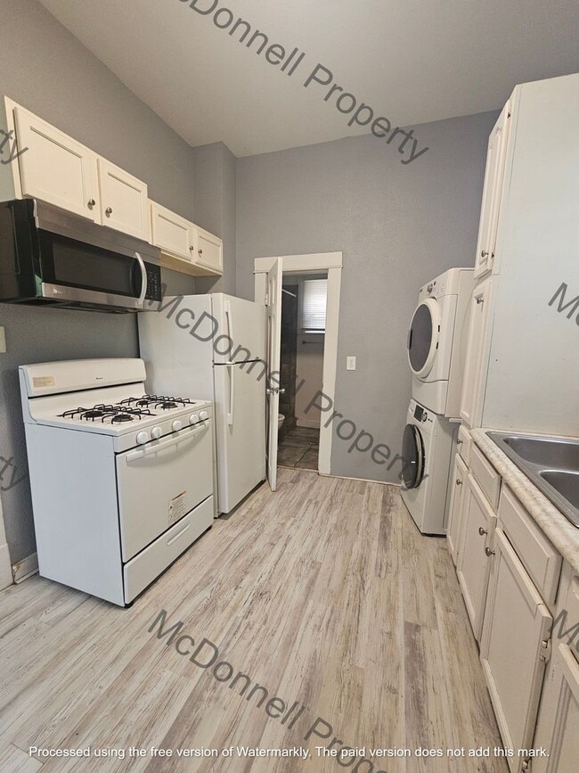 Building Photo - MOVE IN SPECIAL! There is a $25 applicatio...