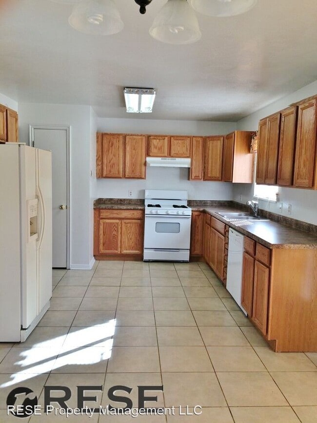 Building Photo - 4 br, 1.5 bath House - 3939 W 5820 S