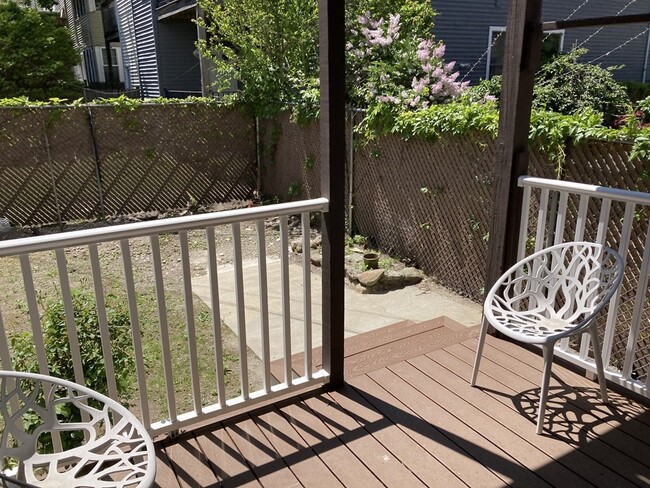 Building Photo - 517 E 3rd St