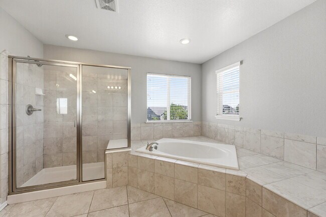 Building Photo - $3,340.95 with $300 off the first month's rent, 4 Beds - 4 Bath, Single Family Home in Trail Park...