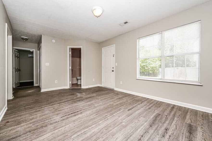 Building Photo - 7105 E Village Ct