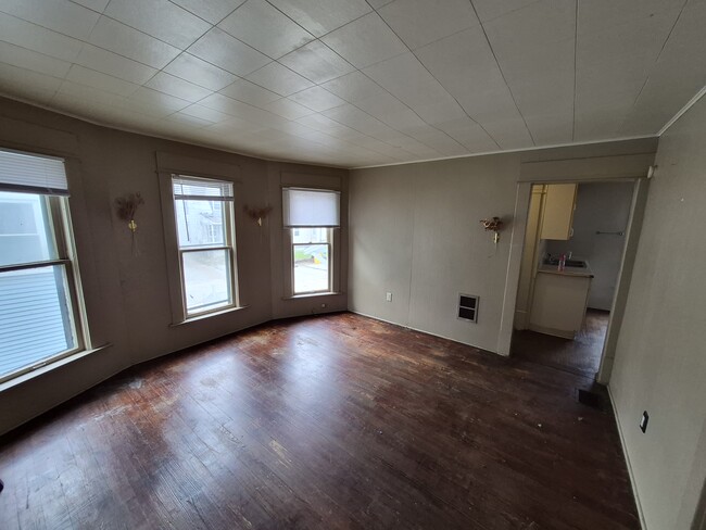 Building Photo - 170 Marion Ave