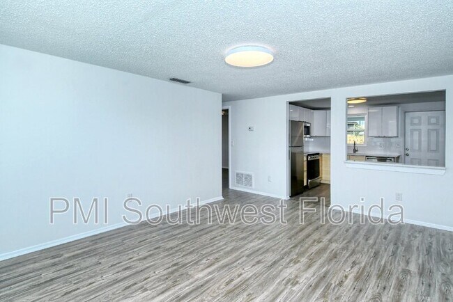 Building Photo - 2233 Michele Dr