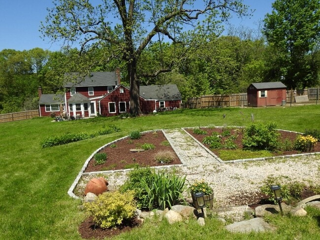 Building Photo - 23 Hardscrabble Rd