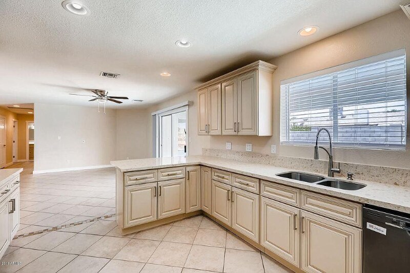 Building Photo - 814 W Villa Maria Dr