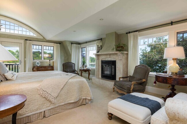 Building Photo - 32 Lock Ln