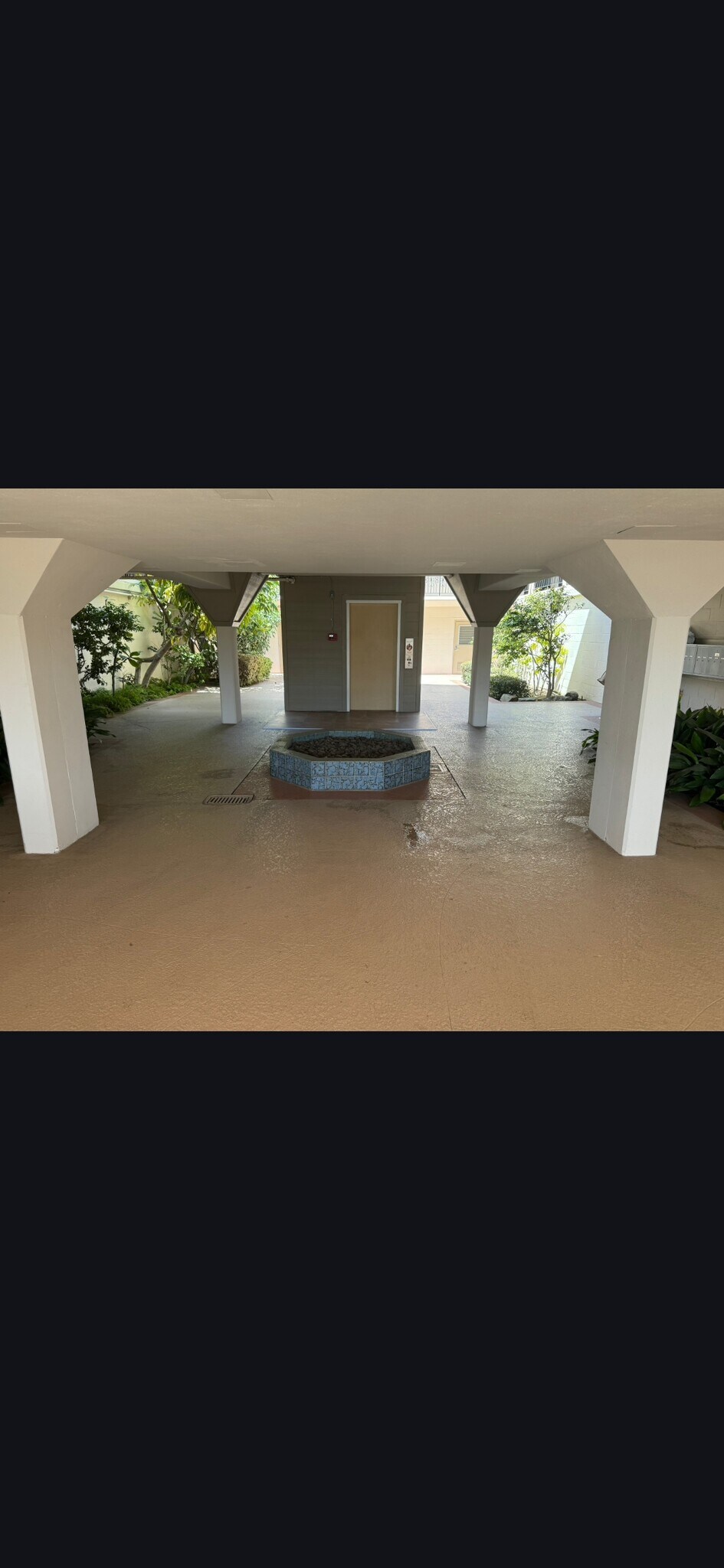 Building Photo - 512 E Ave