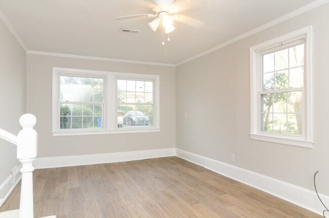 Building Photo - 229 Lullwater Dr