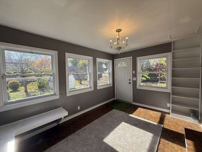 Building Photo - 2447 Roanoke Dr