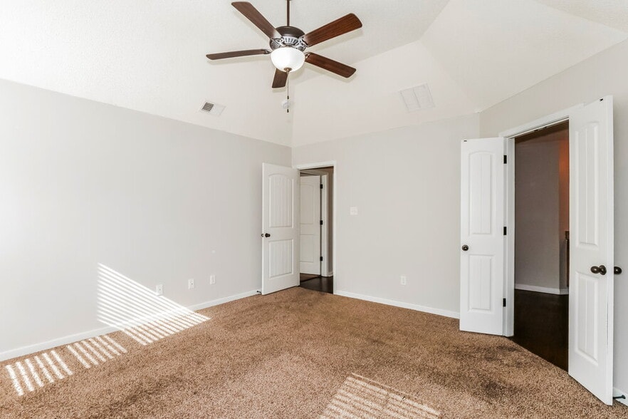 Building Photo - 9455 Darren Cir S