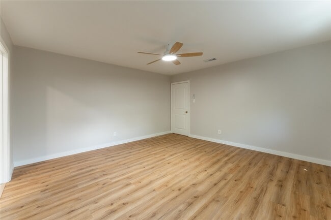 Building Photo - 6119 S Braeswood Blvd