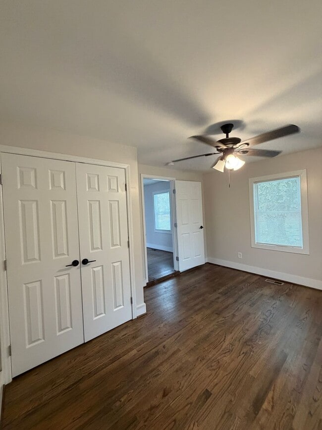 Building Photo - 2 Bed 1 Bath home with large backyard