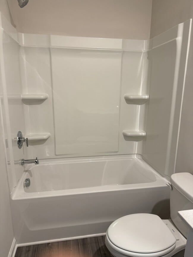 Building Photo - 15 Warwick Ct