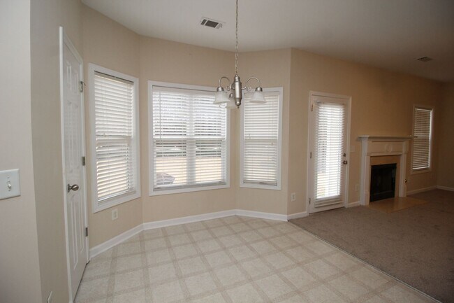 Building Photo - Walking distance to Downtown Sugar Hill!