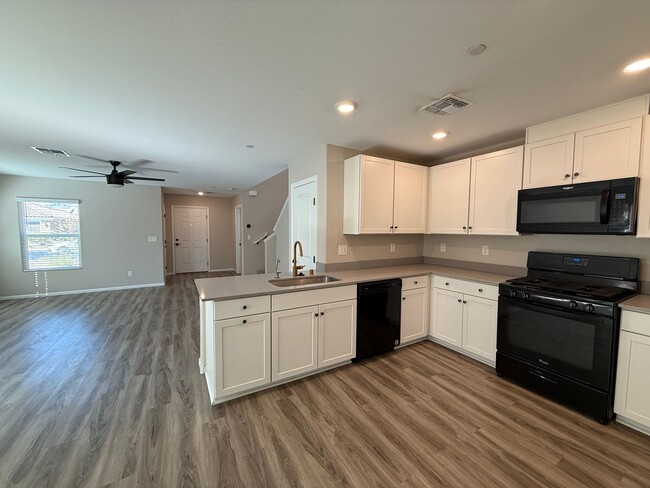 Building Photo - NLV 3 bed in a gated community!