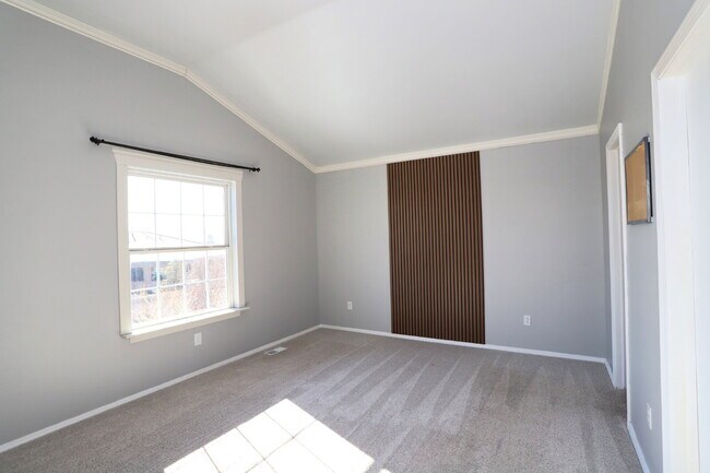 Building Photo - Spacious 4-Bedroom Home with Open Concept Living, Mountain Views & Fenced Yard