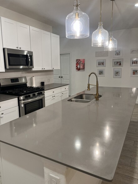 Kitchen 4 of 8 - 6615 Morgan Path