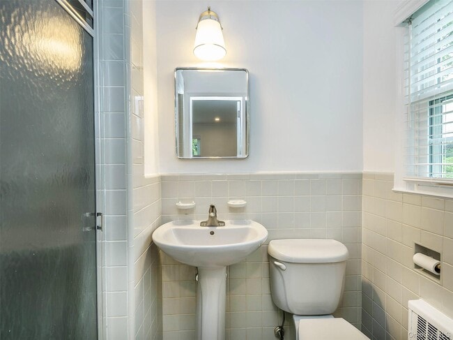 Building Photo - 14 St Pauls Pl