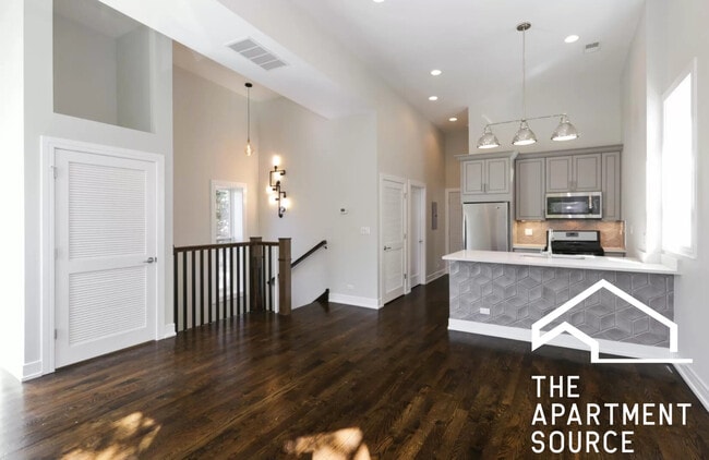 Building Photo - 2648 W Augusta Blvd